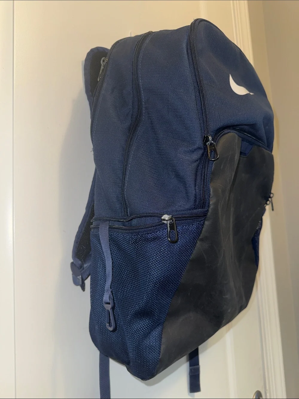 Nike Brasilia 9.5 XL Navy, Black & White Athletic School Backpack